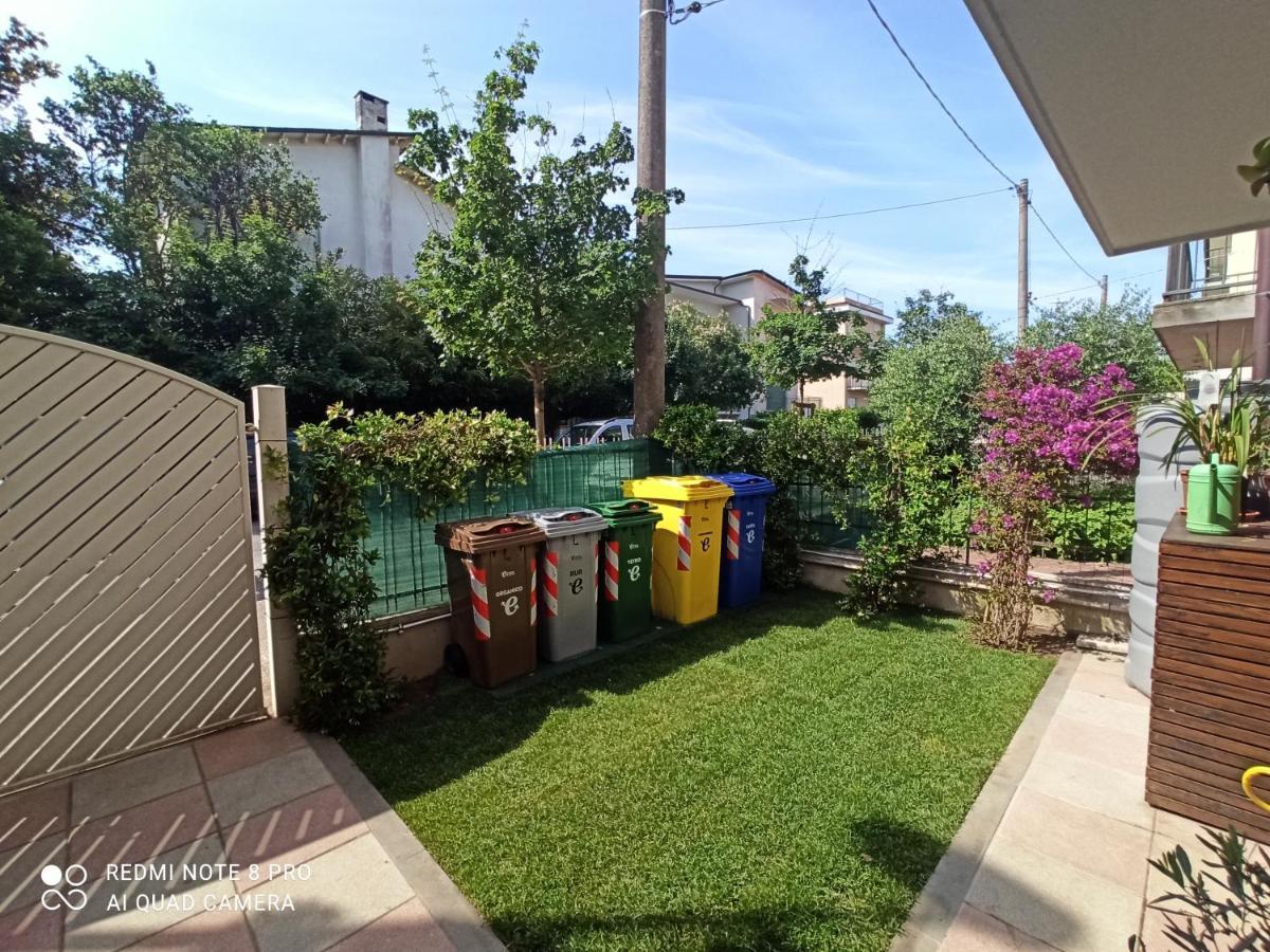 Il Don Minzoni 98 "Casa Vacanze" ลิโด ดิ กามาโยเร ภายนอก รูปภาพ