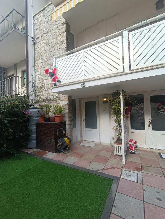 Il Don Minzoni 98 "Casa Vacanze" ลิโด ดิ กามาโยเร ภายนอก รูปภาพ