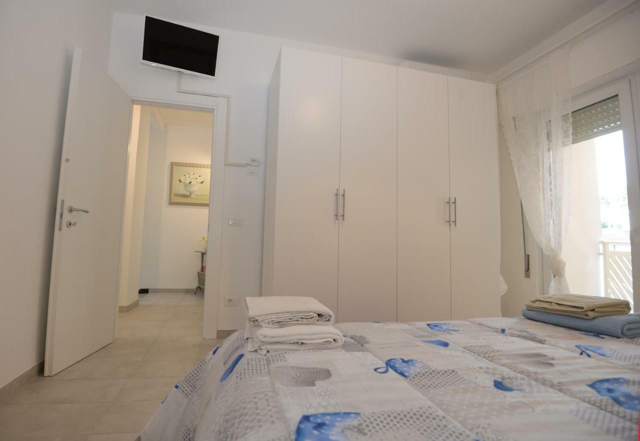 Il Don Minzoni 98 "Casa Vacanze" ลิโด ดิ กามาโยเร ภายนอก รูปภาพ